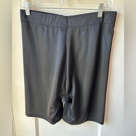 Maidenform Shape Shorts, size 4X. - Picture 2 of 3